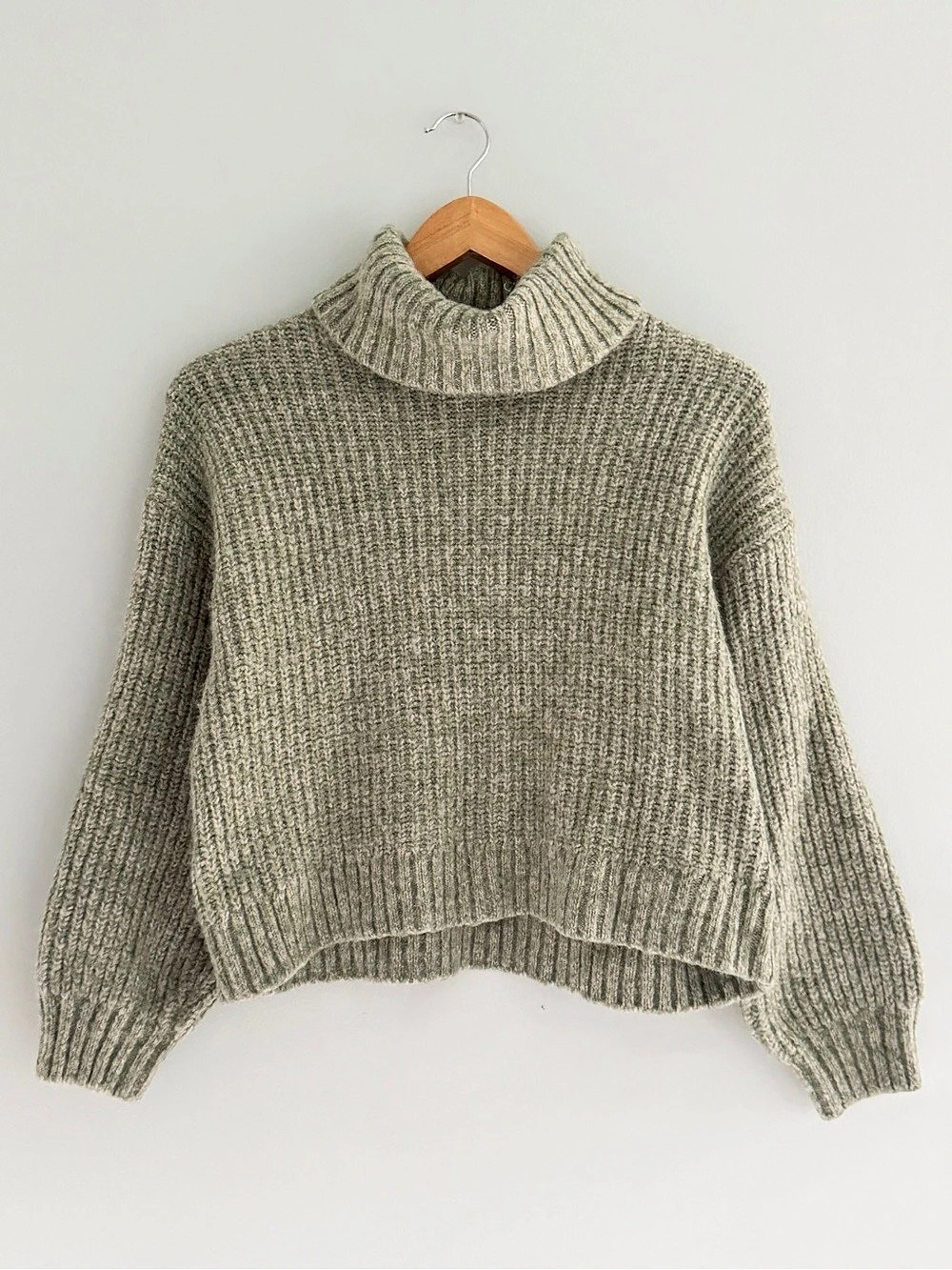 Old Navy Ribbed Turtleneck Sweater in Green Size Medium